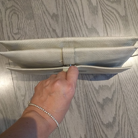 🌸 Beautiful beige couch by BCBG generation 🍀🌸 - Picture 6 of 8